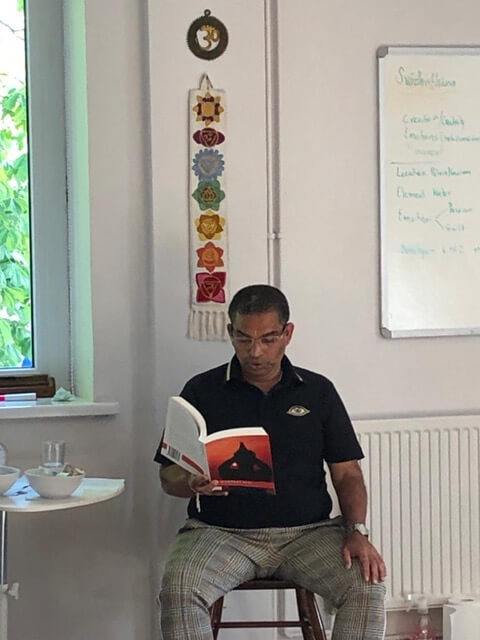 Kausthub Desikachar reading at his workshop